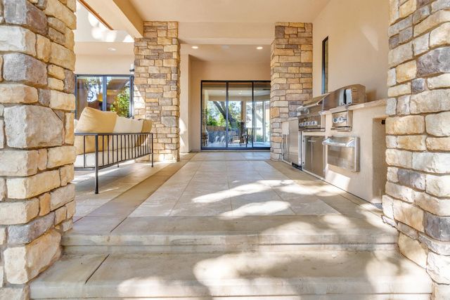 8 Kathy Ct, Sacramento, CA 95831