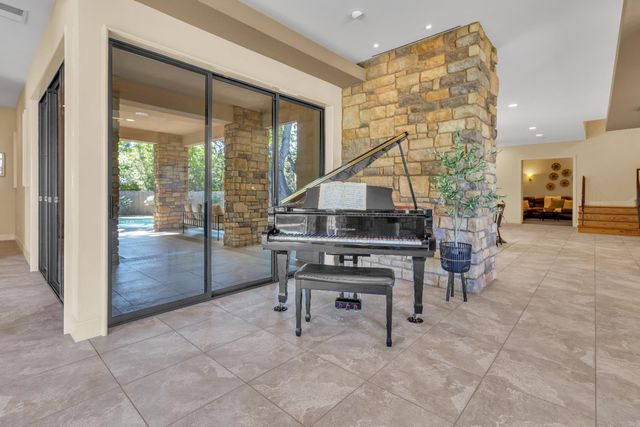 8 Kathy Ct, Sacramento, CA 95831