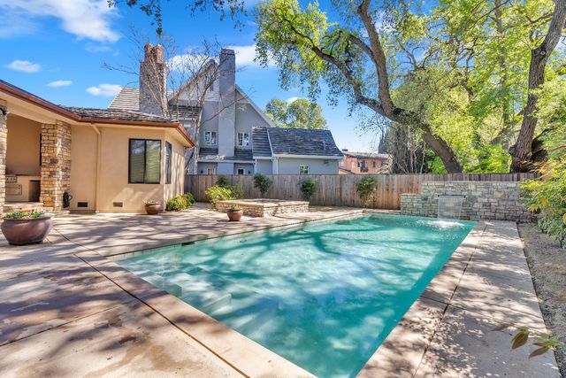 8 Kathy Ct, Sacramento, CA 95831