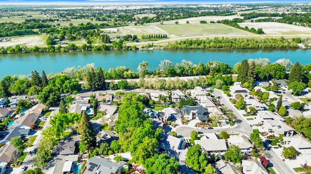 8 Kathy Ct, Sacramento, CA 95831