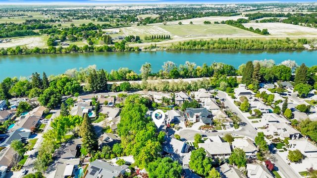 8 Kathy Ct, Sacramento, CA 95831