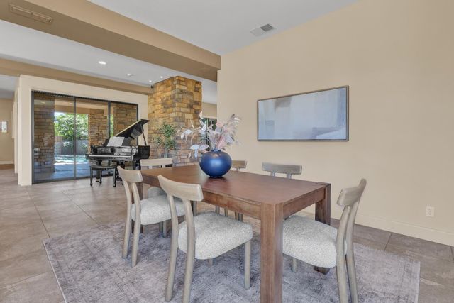 8 Kathy Ct, Sacramento, CA 95831