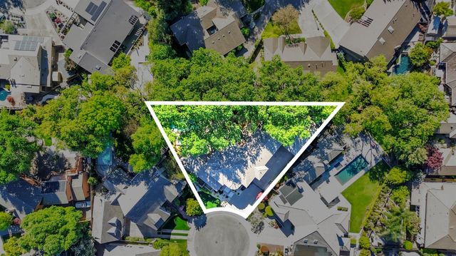 8 Kathy Ct, Sacramento, CA 95831