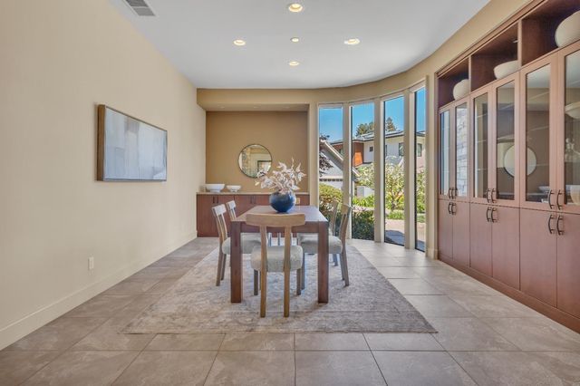 8 Kathy Ct, Sacramento, CA 95831