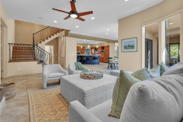 8 Kathy Ct, Sacramento, CA 95831