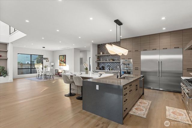 15411 SE 38th Street, Bellevue, WA 98006