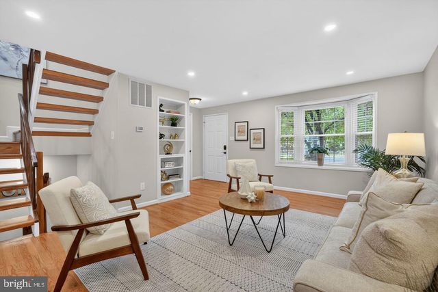 307 GUNDRY DR, Falls Church, VA 22046