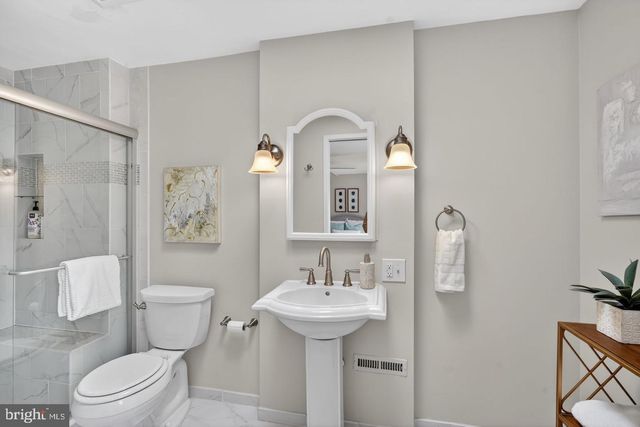 307 GUNDRY DR, Falls Church, VA 22046