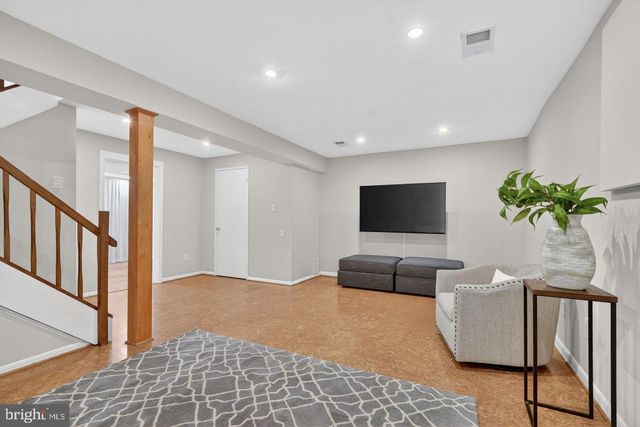 307 GUNDRY DR, Falls Church, VA 22046