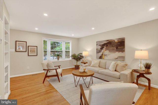 307 GUNDRY DR, Falls Church, VA 22046