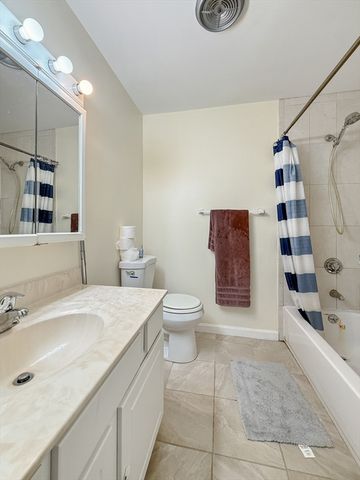 2 Village Way 6, Natick, MA 01760
