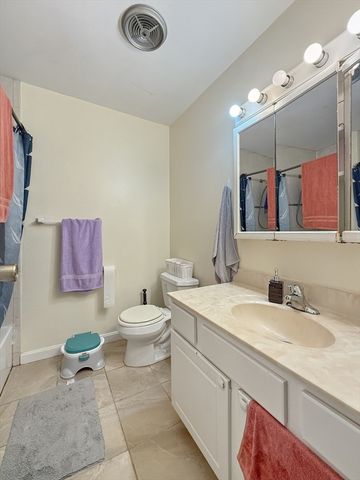 2 Village Way 6, Natick, MA 01760