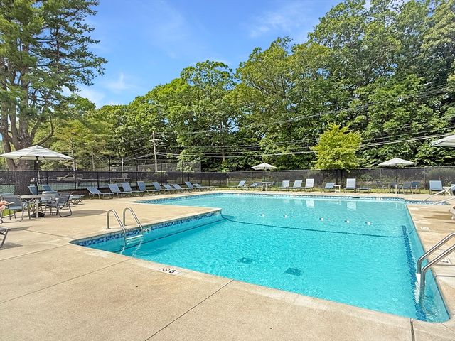 2 Village Way 6, Natick, MA 01760