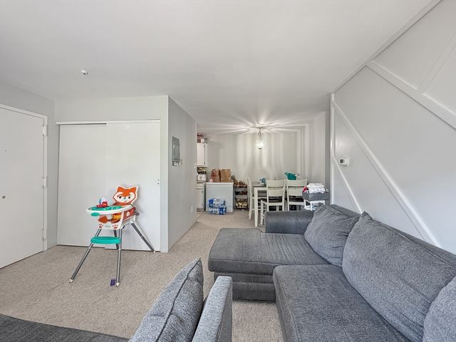 2 Village Way 6, Natick, MA 01760