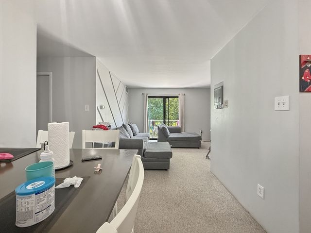 2 Village Way 6, Natick, MA 01760