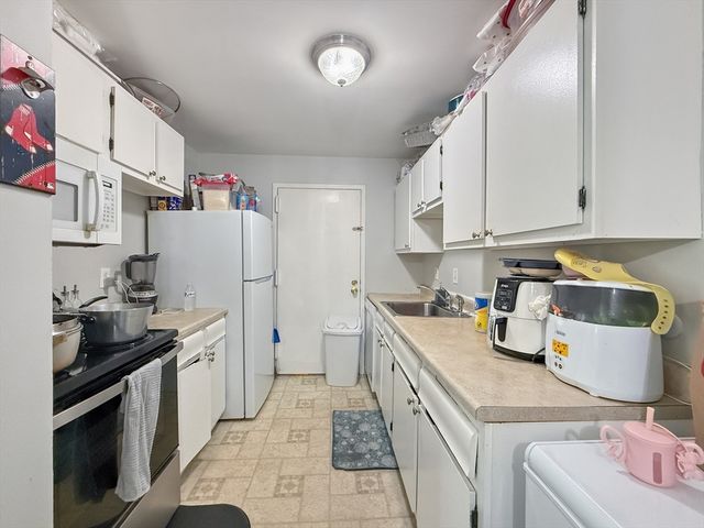 2 Village Way 6, Natick, MA 01760