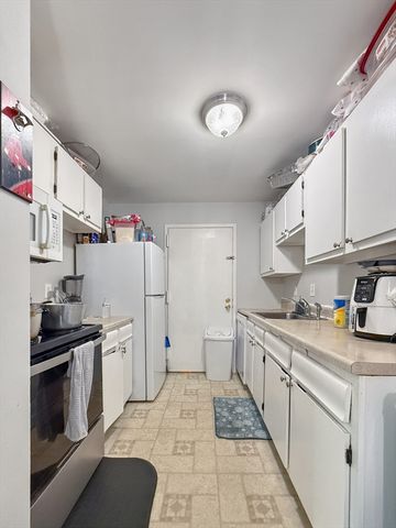2 Village Way 6, Natick, MA 01760
