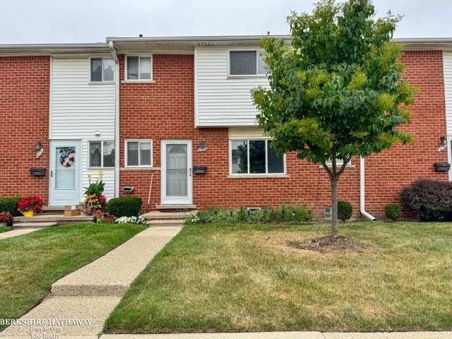 8735 Sterling Street, Center Line, MI 48015
