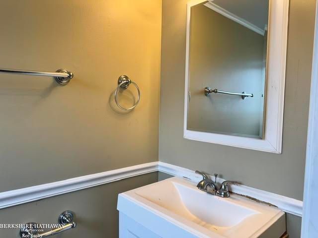 8735 Sterling Street, Center Line, MI 48015