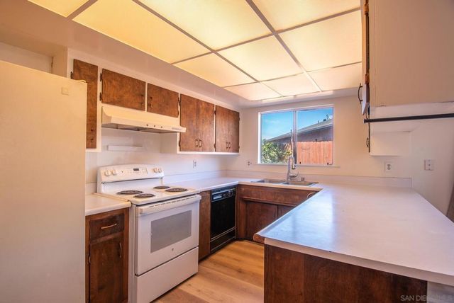 1823 Sparks Ct., San Diego, CA 92110