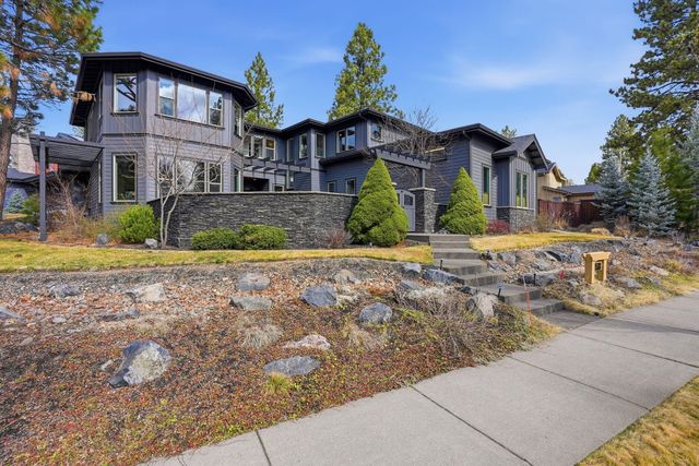 2538 NW Hosmer Lake Drive, Bend, OR 97702
