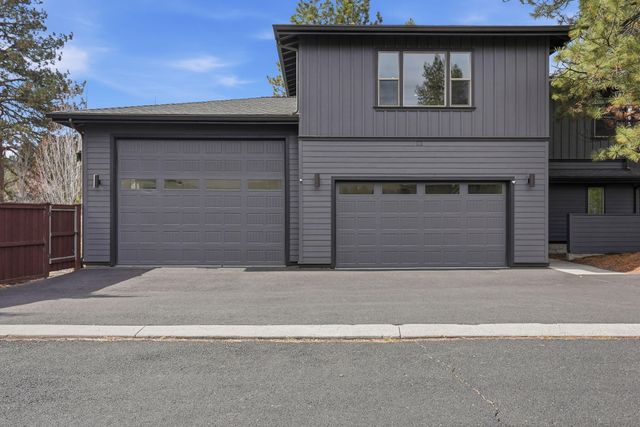 2538 NW Hosmer Lake Drive, Bend, OR 97702