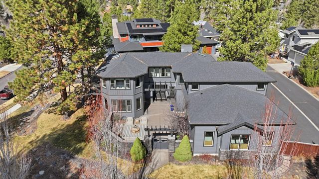 2538 NW Hosmer Lake Drive, Bend, OR 97702