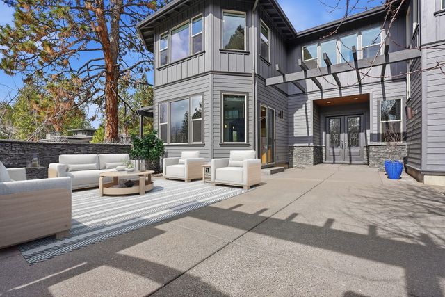 2538 NW Hosmer Lake Drive, Bend, OR 97702