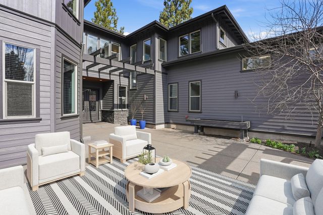 2538 NW Hosmer Lake Drive, Bend, OR 97702