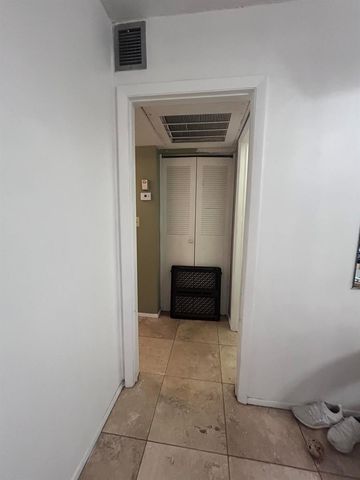 7300 NW 17th Street 402, Plantation, FL 33313