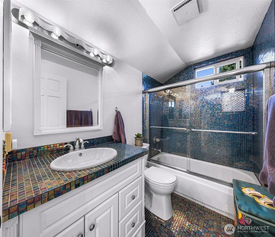 18811 SE 44th Way, Issaquah, WA 98027