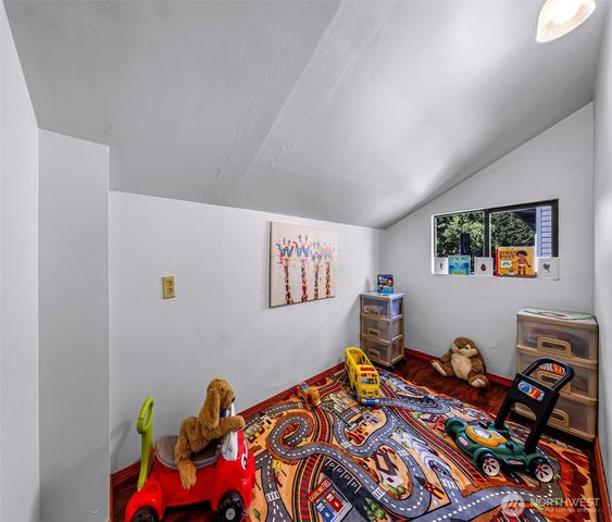 18811 SE 44th Way, Issaquah, WA 98027
