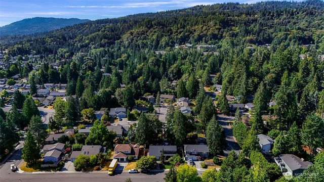18811 SE 44th Way, Issaquah, WA 98027