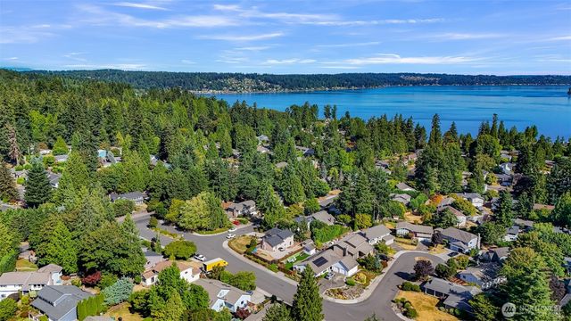 18811 SE 44th Way, Issaquah, WA 98027