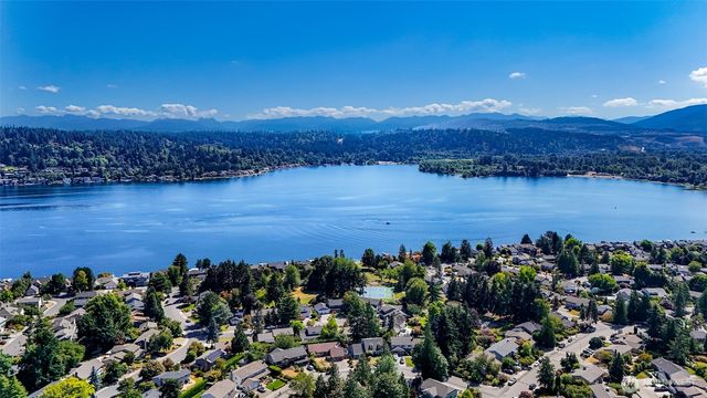 18811 SE 44th Way, Issaquah, WA 98027