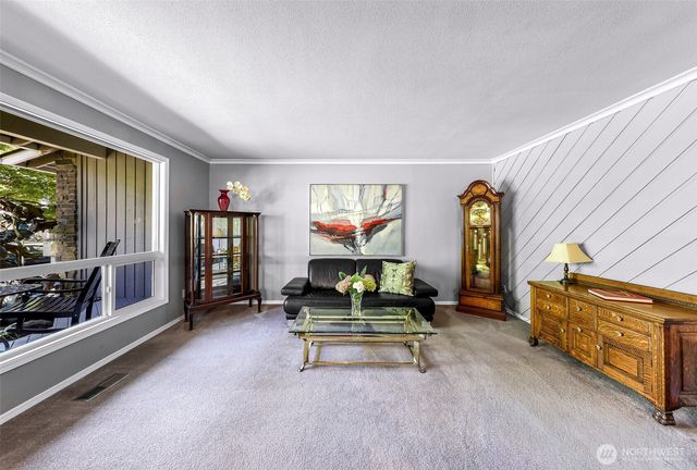 18811 SE 44th Way, Issaquah, WA 98027