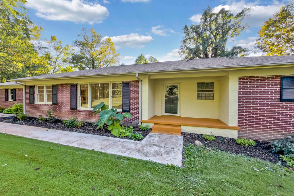 3823 Maid Marion Lane, Spartanburg, SC 29302