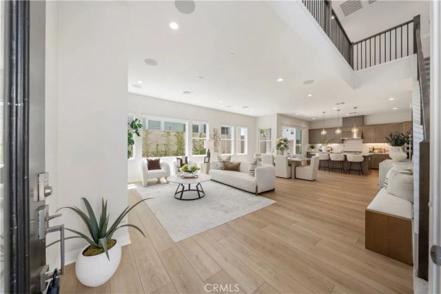 220 Edna Pkwy, Lake Forest, CA 92630