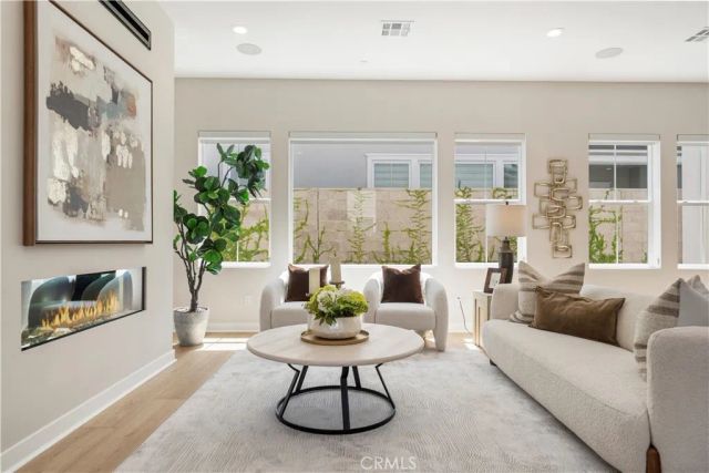 220 Edna Pkwy, Lake Forest, CA 92630