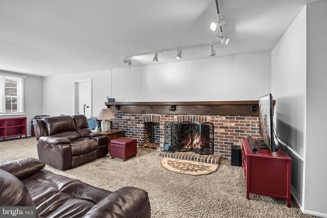 207 FARMINGTON RD, Delran, NJ 08075