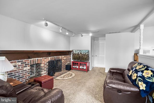 207 FARMINGTON RD, Delran, NJ 08075