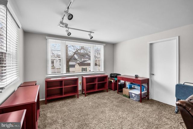 207 FARMINGTON RD, Delran, NJ 08075