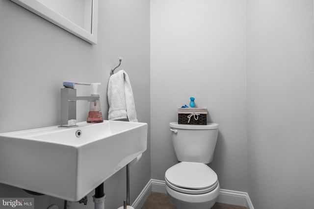 207 FARMINGTON RD, Delran, NJ 08075