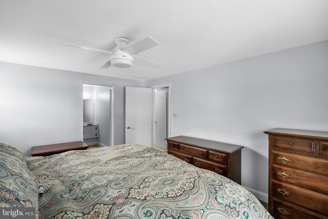 207 FARMINGTON RD, Delran, NJ 08075