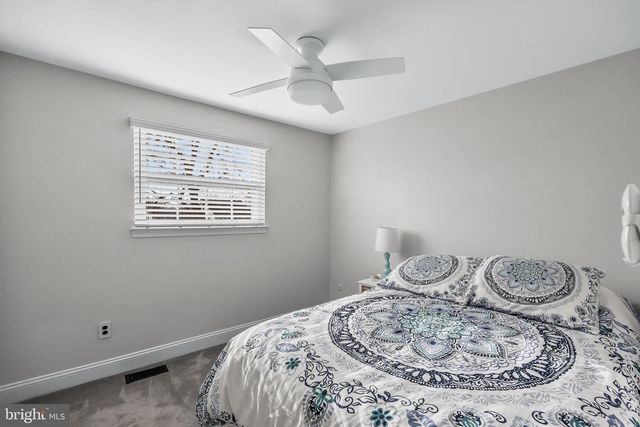 207 FARMINGTON RD, Delran, NJ 08075