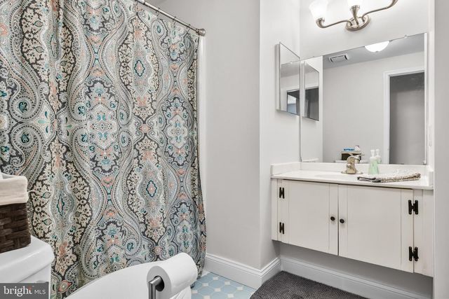 207 FARMINGTON RD, Delran, NJ 08075