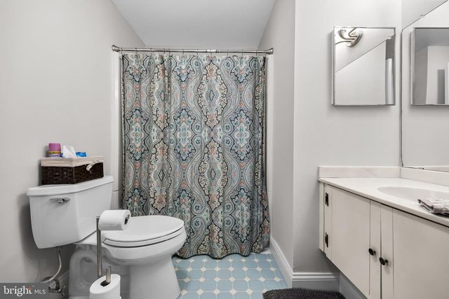 207 FARMINGTON RD, Delran, NJ 08075