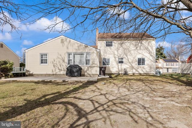 207 FARMINGTON RD, Delran, NJ 08075