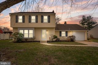 207 FARMINGTON RD, Delran, NJ 08075