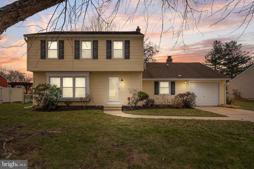 207 FARMINGTON RD, Delran, NJ 08075